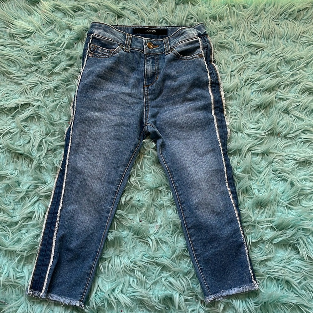 Joe’s blue jeans size 8 with design on the side